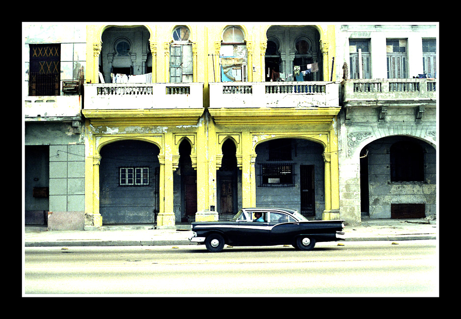 Havana_Malacon_Yellow.jpg